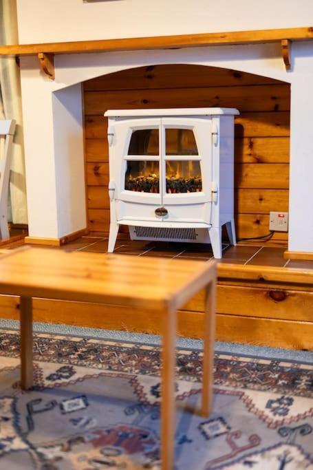 Cozy Norwegian Style Log Cabin In Rural Snowdonia - 2 Bedrooms & Parking By Seren Short Stays Ffestiniog Exteriör bild